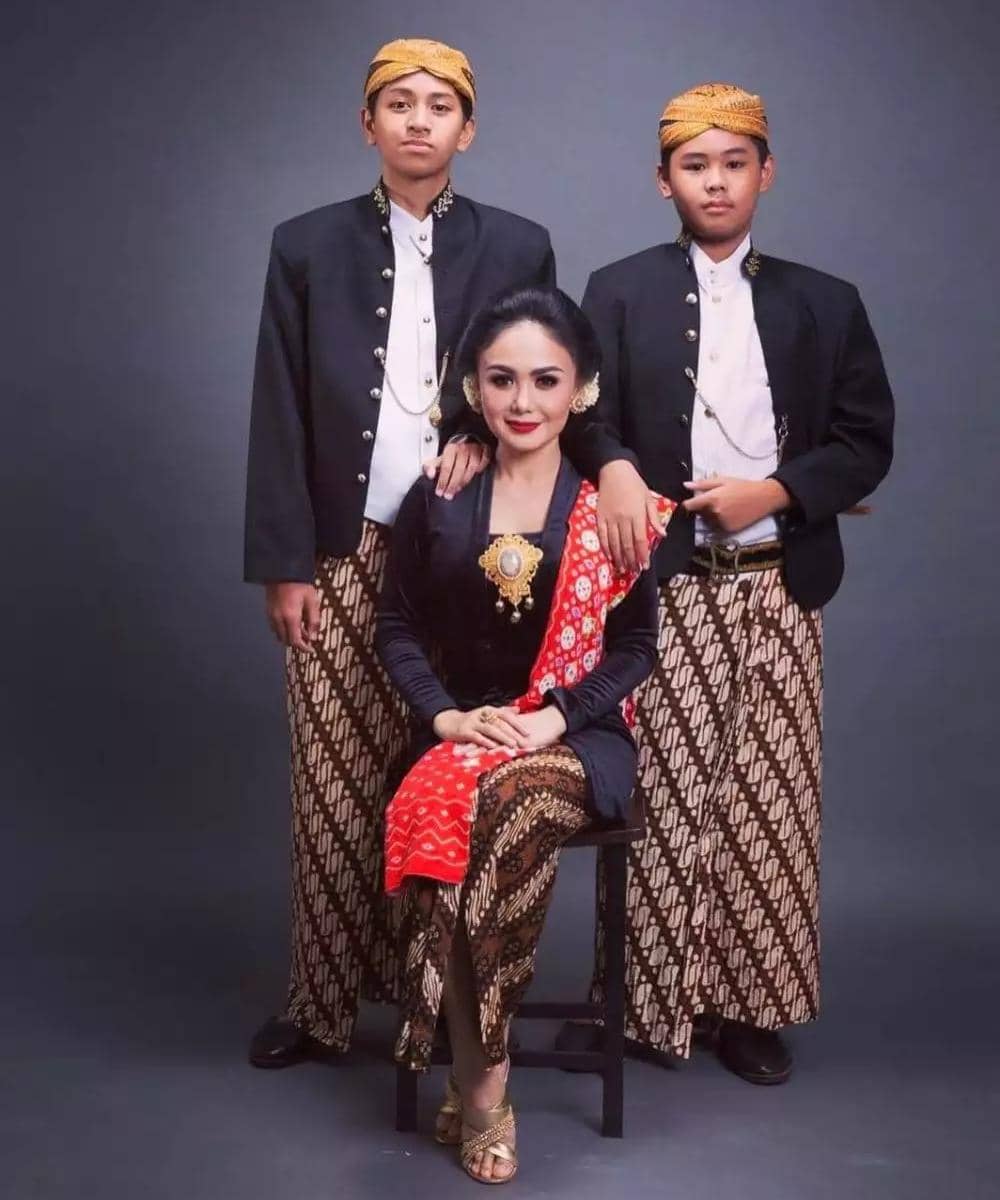 instagram.com/yunishara36