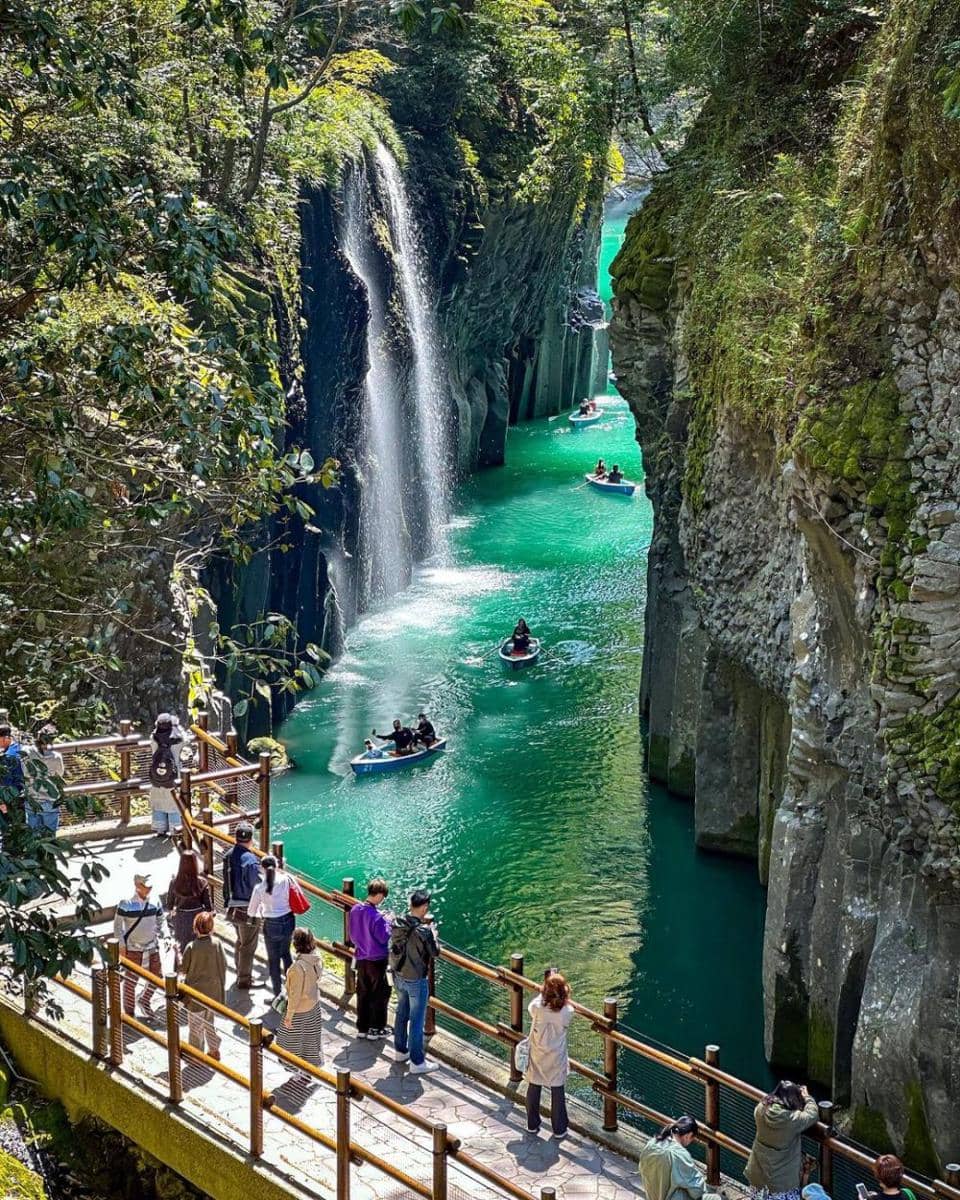 Takachiho Gorge (instagram.com/jakesonaplace)