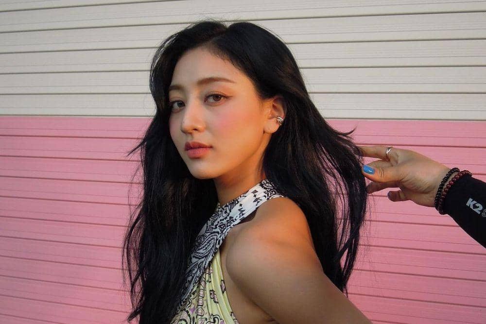 Saatnya Tiru Riasan A la Jihyo 'TWICE', Penampilan Jadi Seksi 