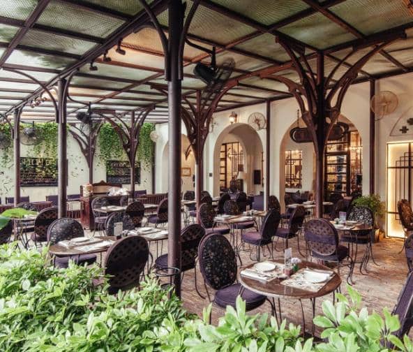 instagram.com/hoatucrestaurant