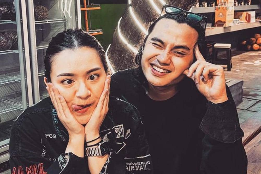 instagram.com/nathalieholscher