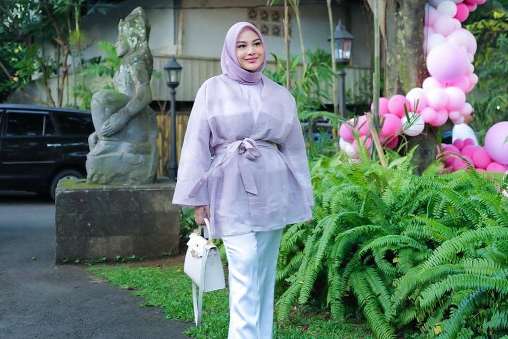 Instagram.com/aurelie.hermansyah