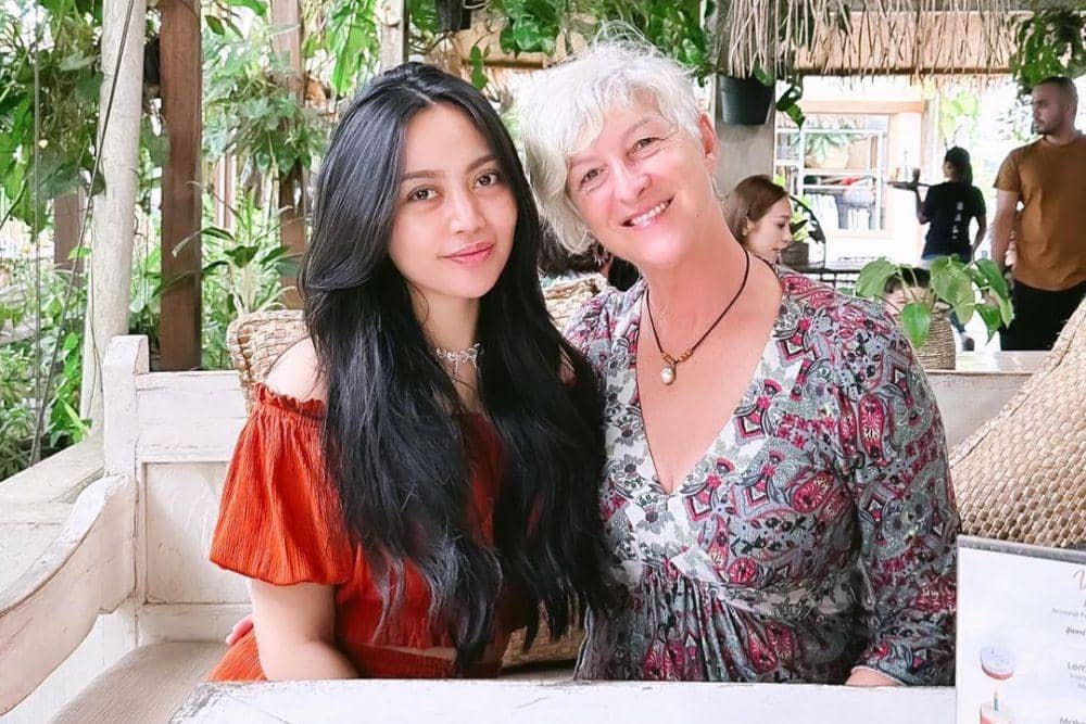 instagram.com/rachelvennya