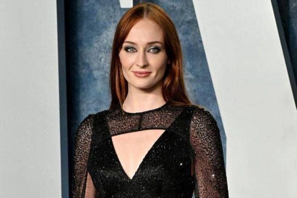 Diisukan Bercerai, Tiru Riasan Sophie Turner yang Glam dan Natural