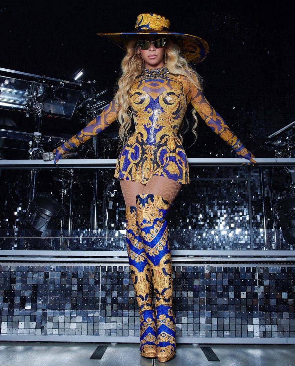 instagram.com/donatella_versace