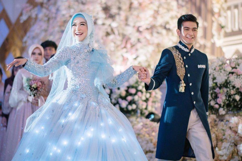 10 Gaun Pengantin Muslimah a la Selebritas Indonesia, So Inspiring!