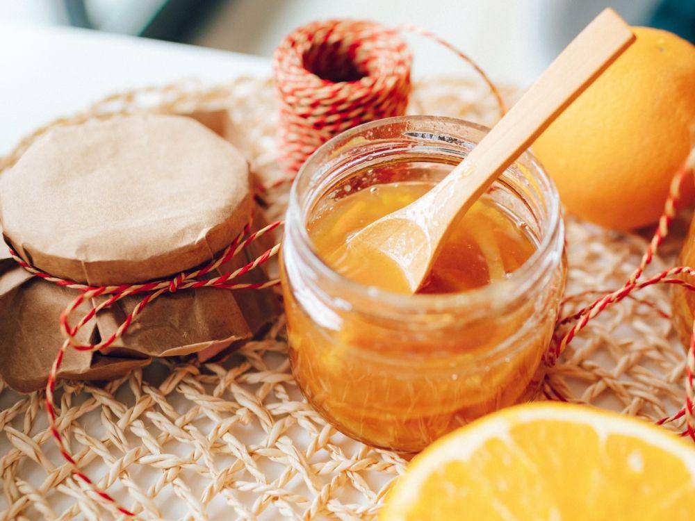 Sirup lemon, jahe dan madu (pexels.com/ROMAN ODINTSOV)