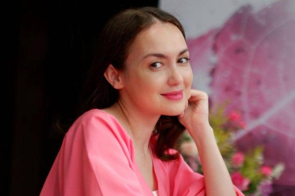 Tak Lekang Oleh Waktu, Potret Rianti Cartwright Bikin Terpana