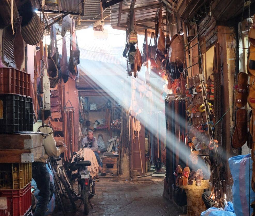 Kerajinan kulit Maroko(unsplash.com/@tomtiepermann)