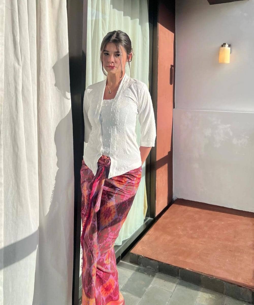 instagram.com/mariatheodoree