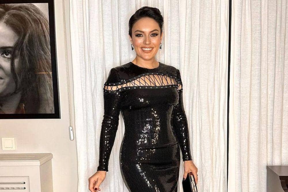 instagram.com/ezomola