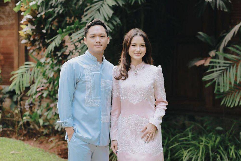 Jadi Mualaf, 8 Foto Sarah Menzel & Azriel Hermansyah yang Makin Mesra