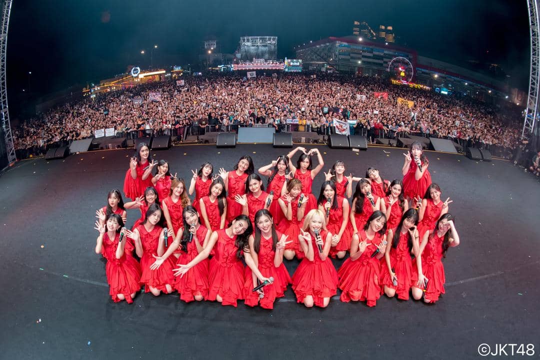 twitter.com/officialJKT48