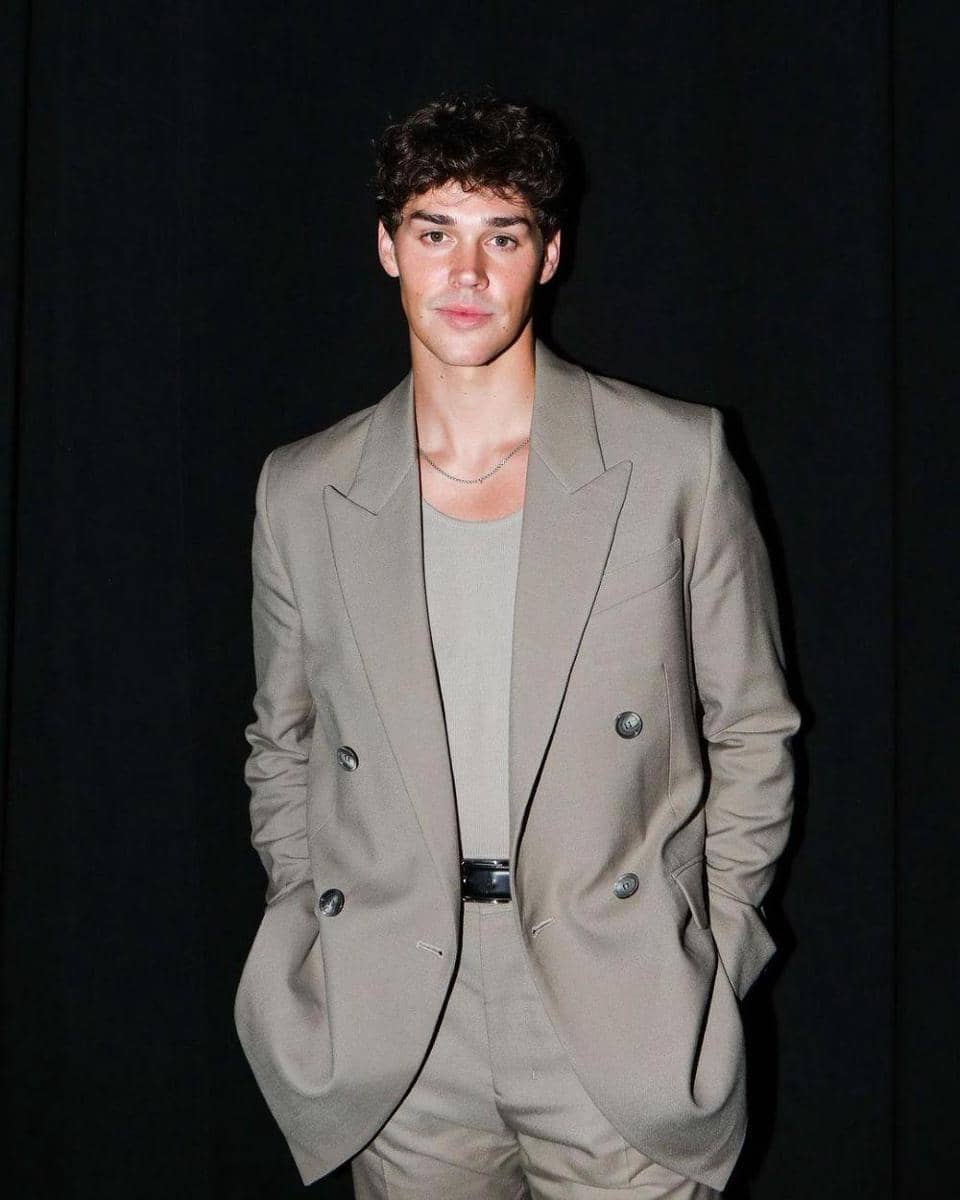 instagram.com/noahbeck