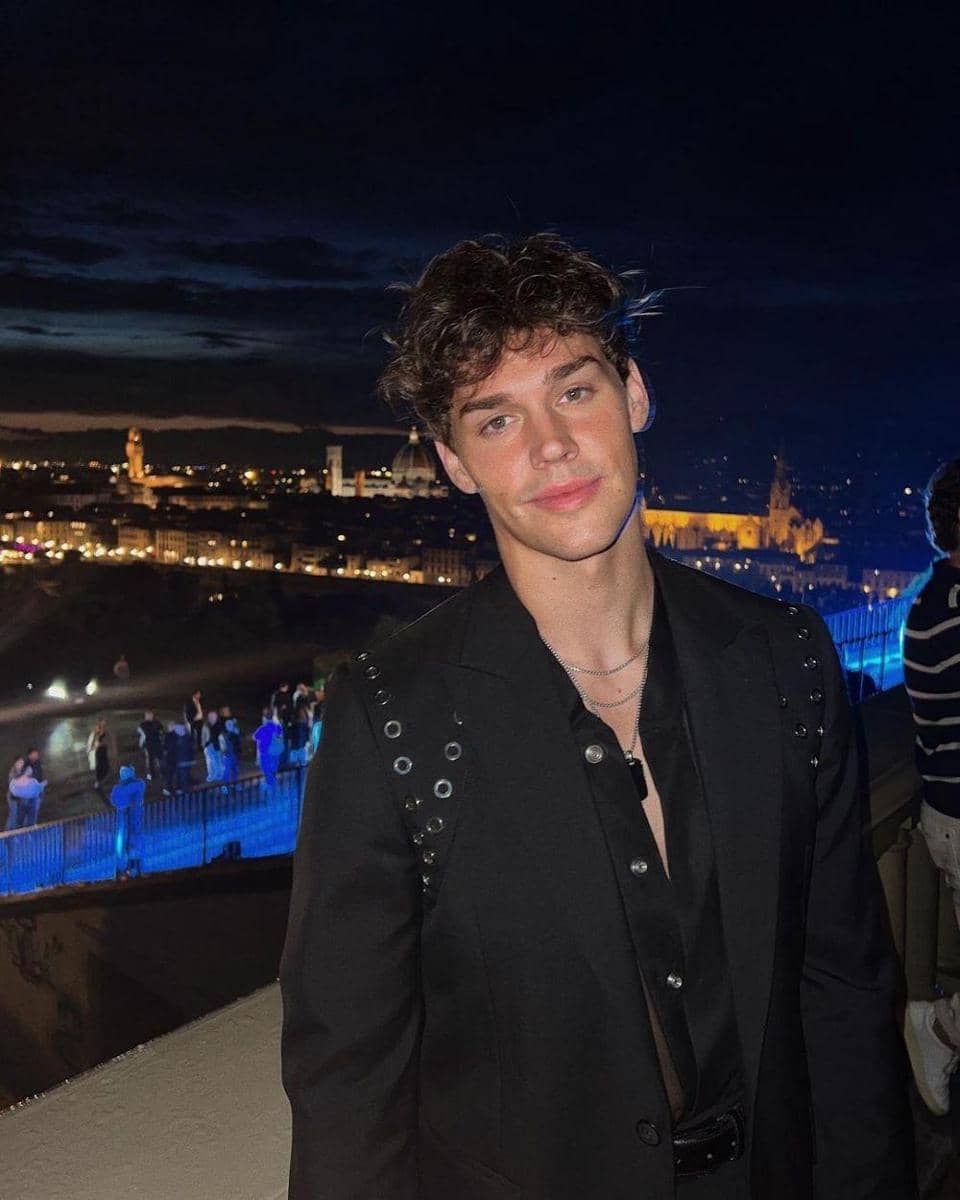 instagram.com/noahbeck