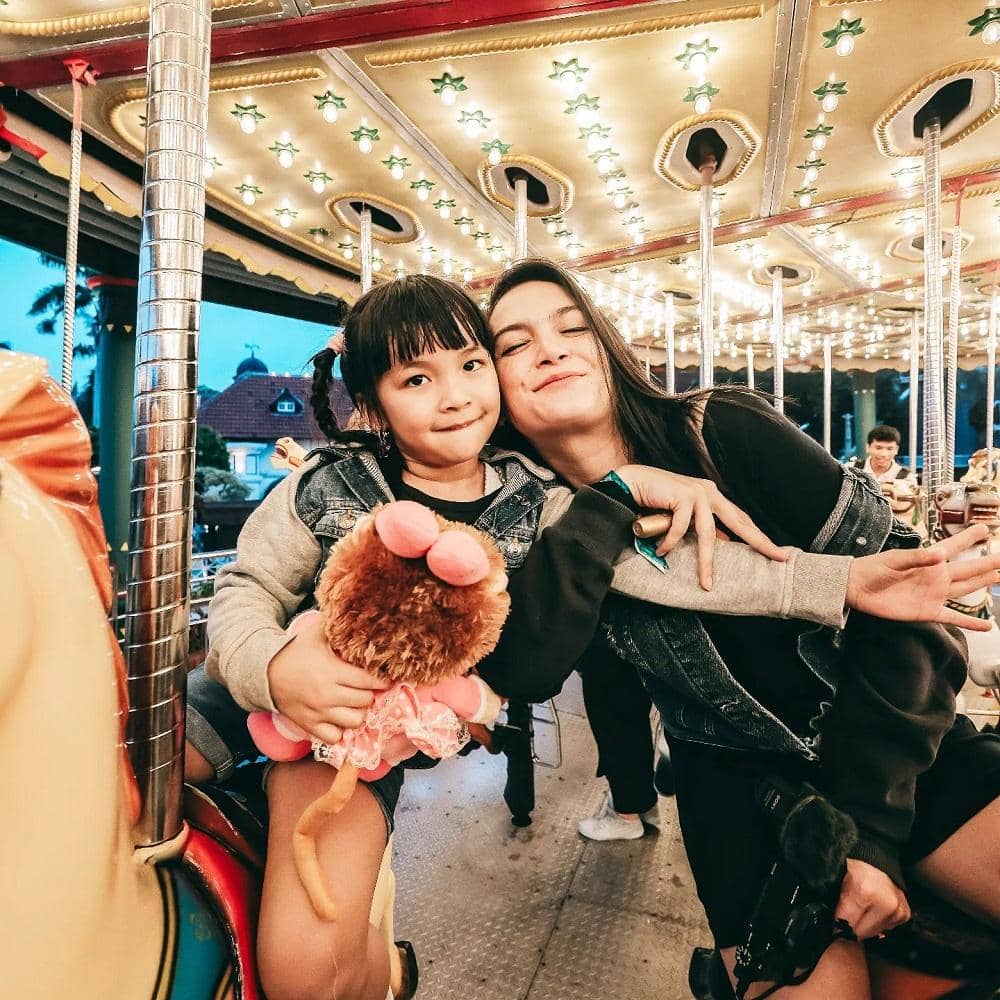 instagram.com/kia.poetri