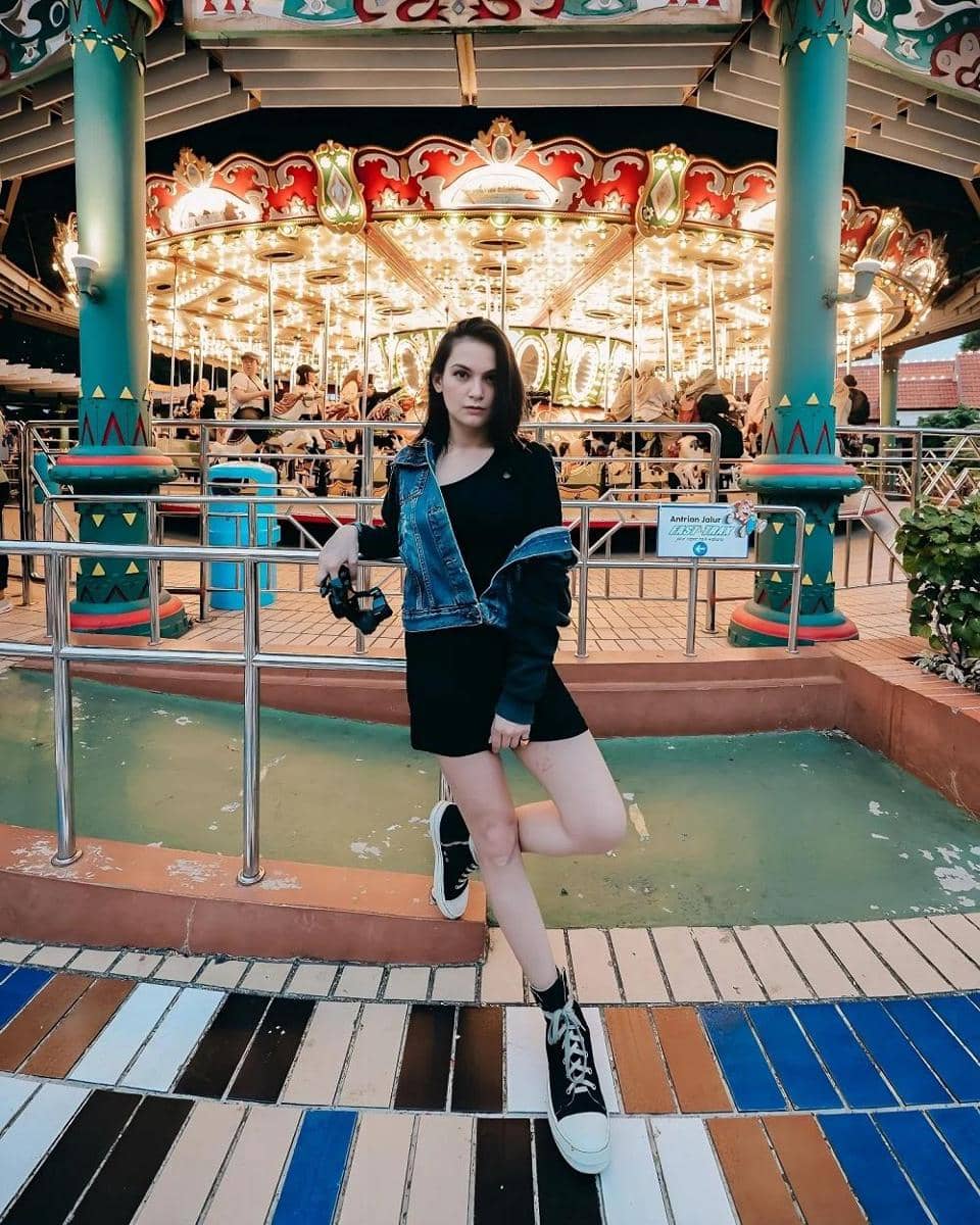 instagram.com/kia.poetri