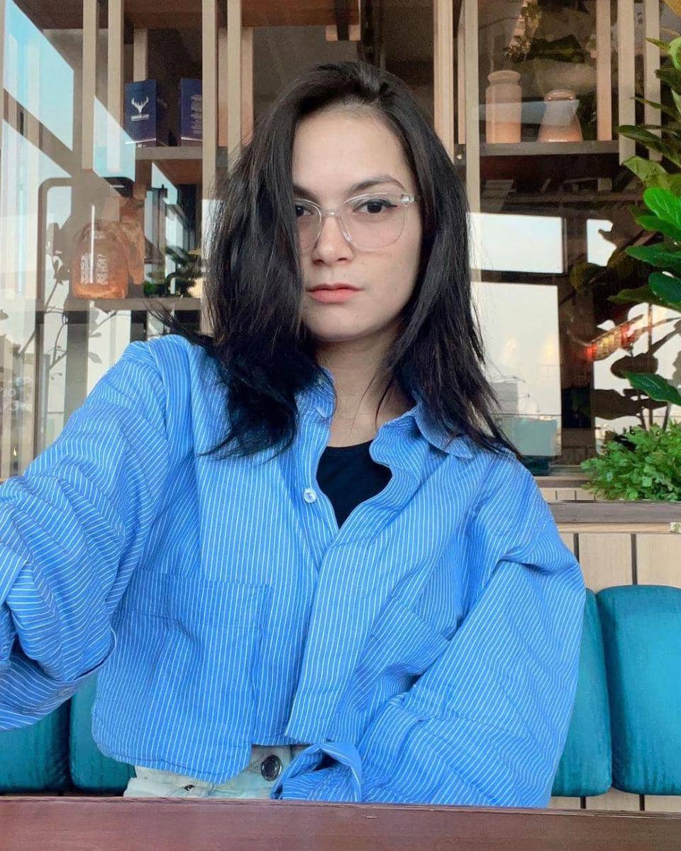 instagram.com/kia.poetri