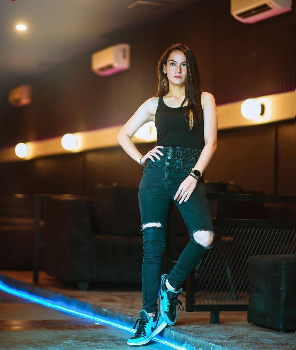 instagram.com/kia.poetri