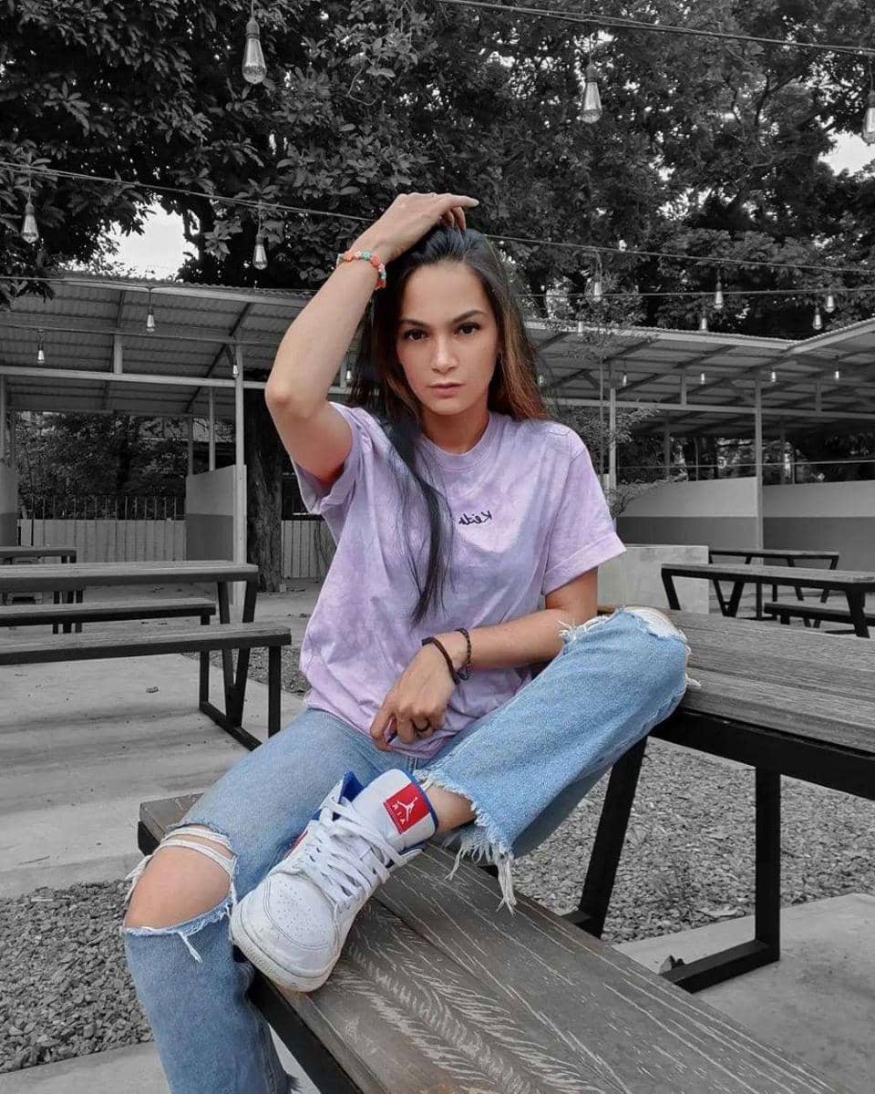 instagram.com/kia.poetri