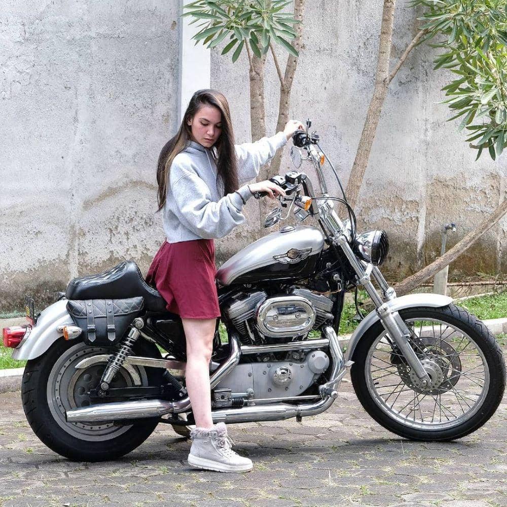 instagram.com/kia.poetri