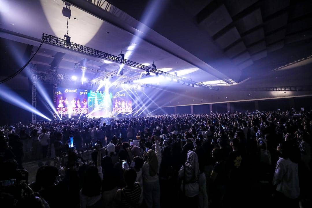 Twitter.com / le_sserafim