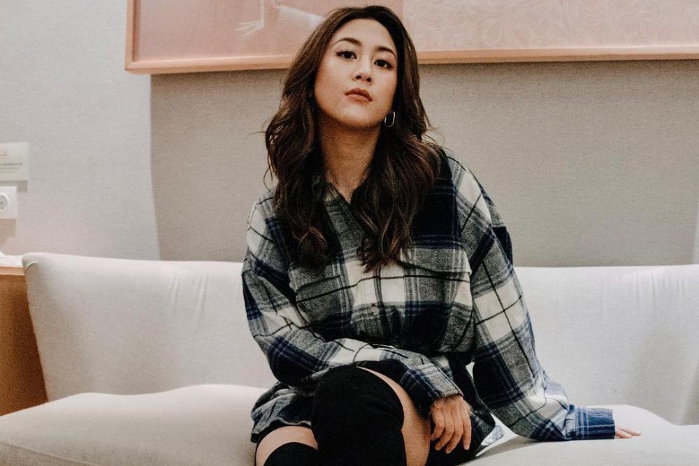 7 OOTD a la Sherina Munaf yang Simpel dan Manis
