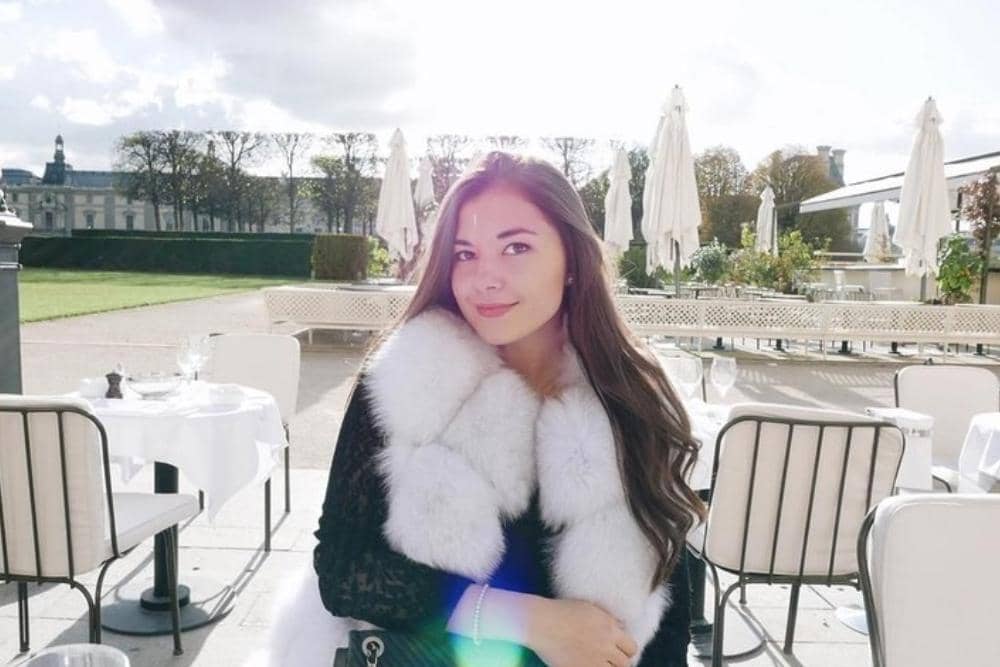 instagram.com/anishaik