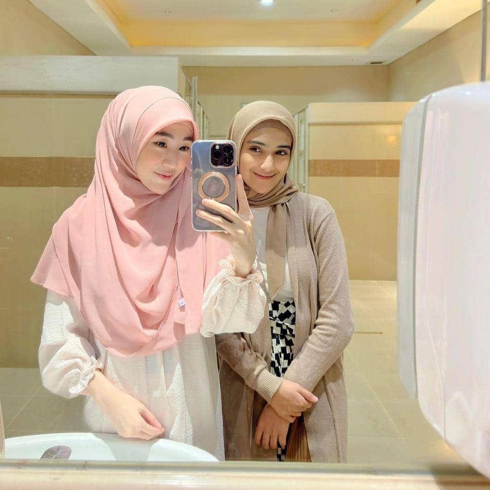 instagram.com/larissachou