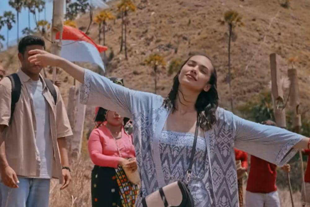 YouTube/Nona Manis Sayange