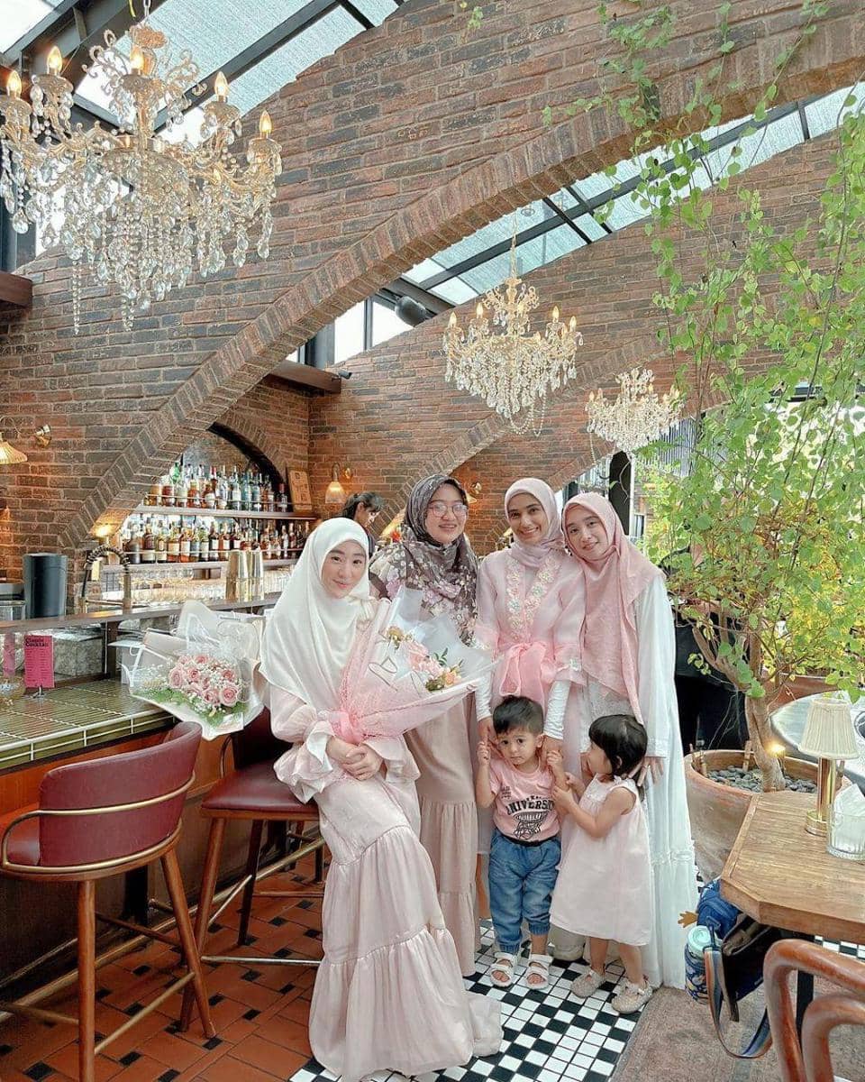 instagram.com/mollycsinon