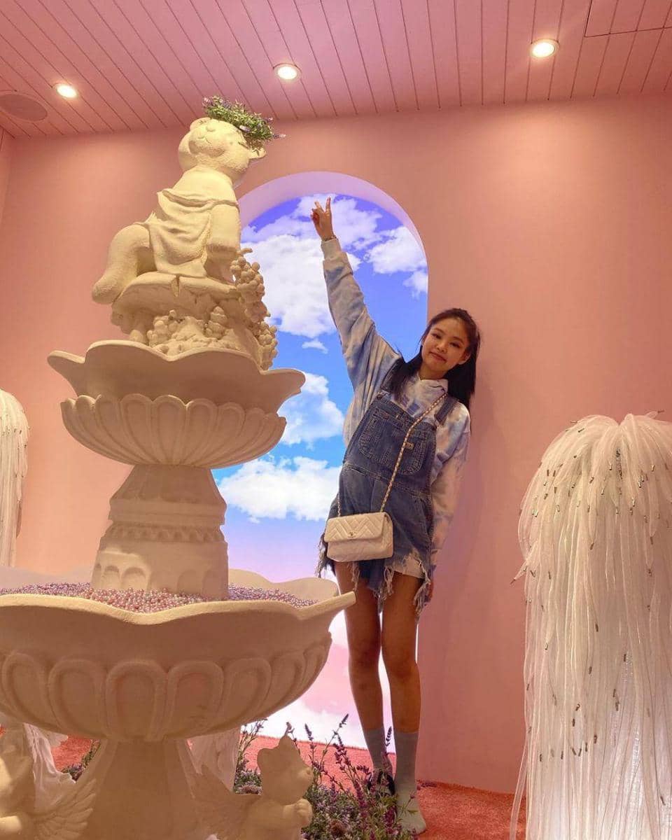 instagram.com/jennierubyjane