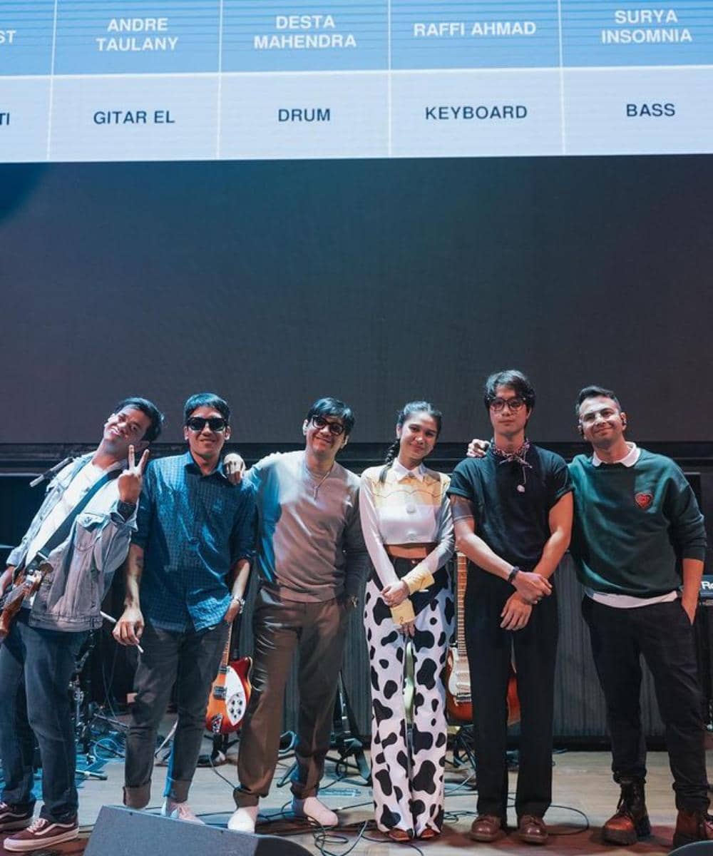 instagram.com/azizahsalsha_