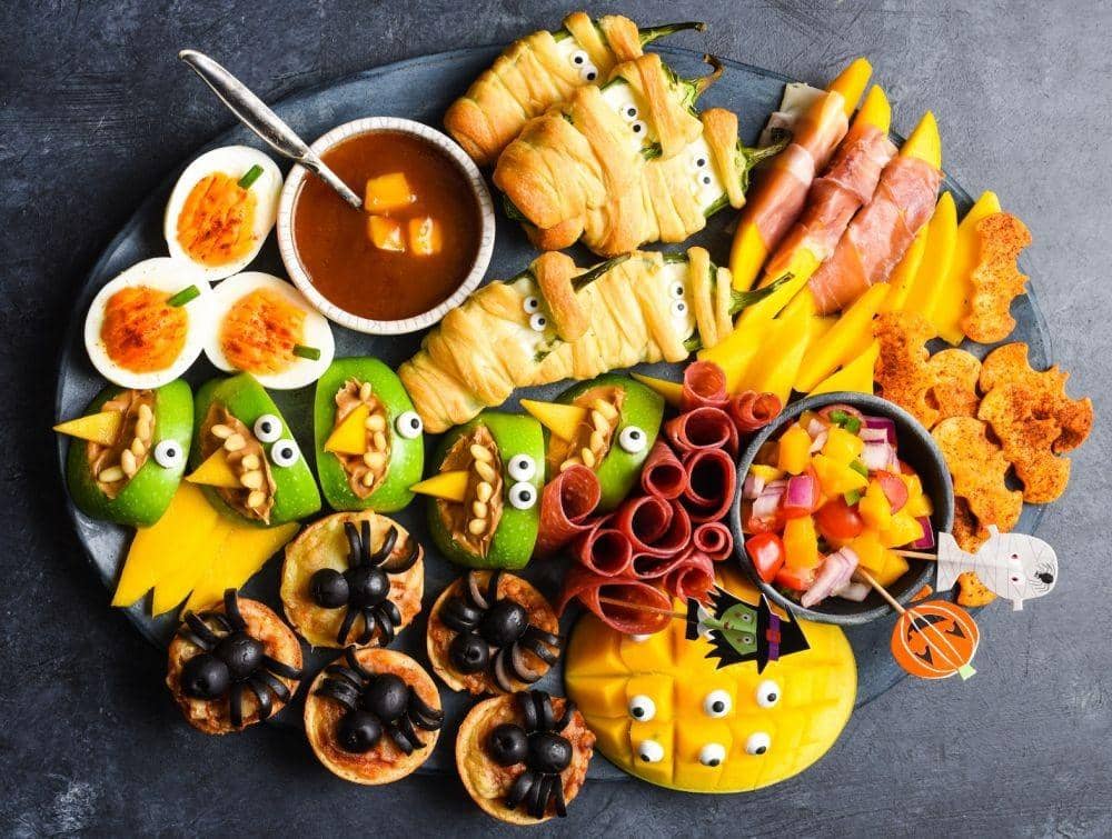 perpaduan makanan ringan bertema halloween