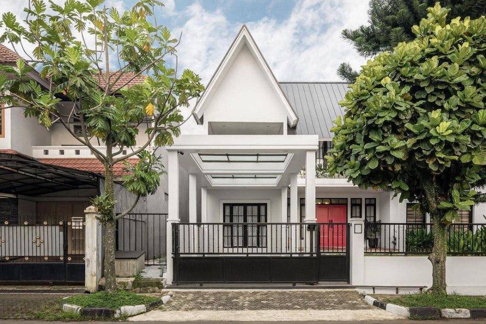 10 Potret Rumah Risa Saraswati yang Bernuansa Horor