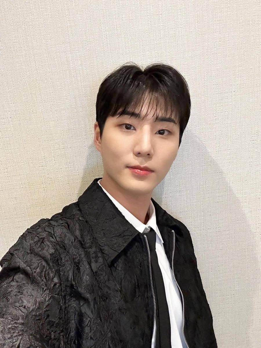 twitter.com/day6official