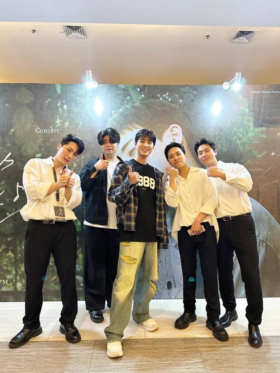 twitter.com/day6official