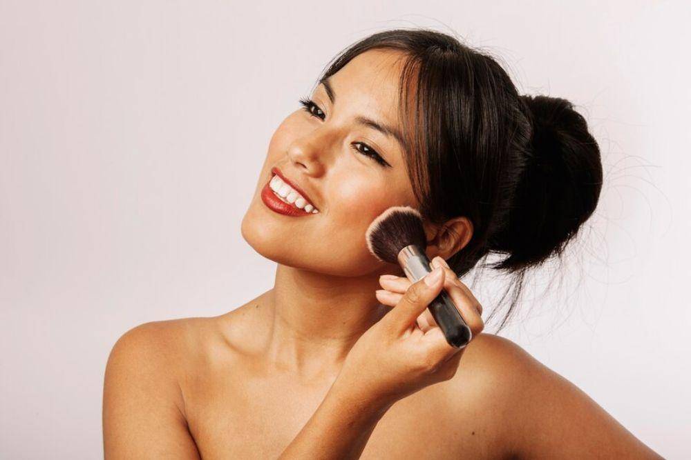 5 Bedak yang Mengandung SPF, Melindungi Kulit dari Sinar UV