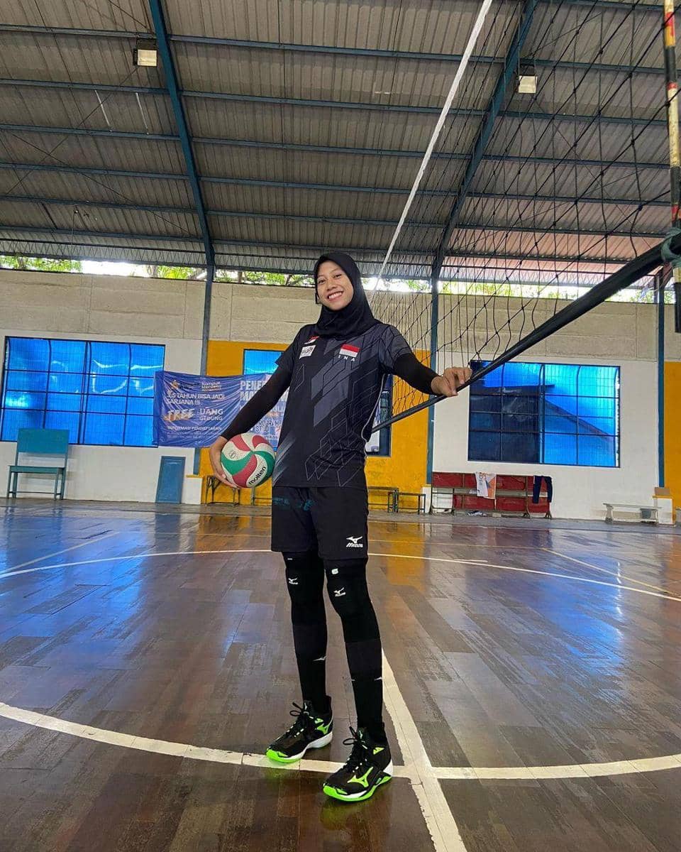 Instagram.com/megawatihangestrip