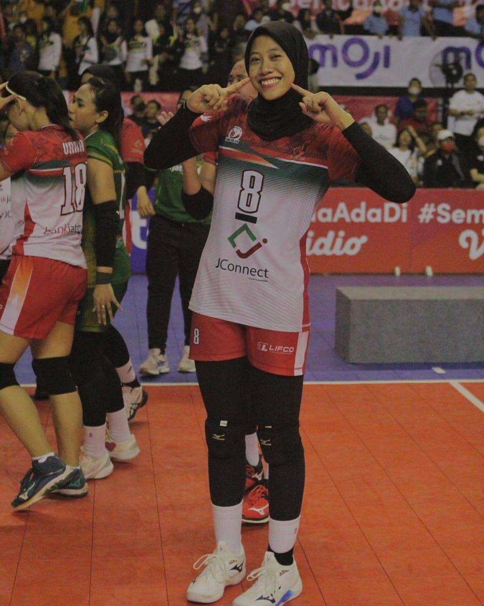 Instagram.com/megawatihangestrip