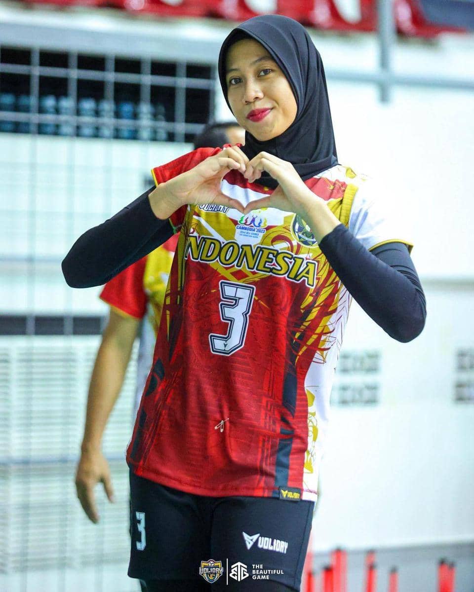 Instagram.com/megawatihangestrip