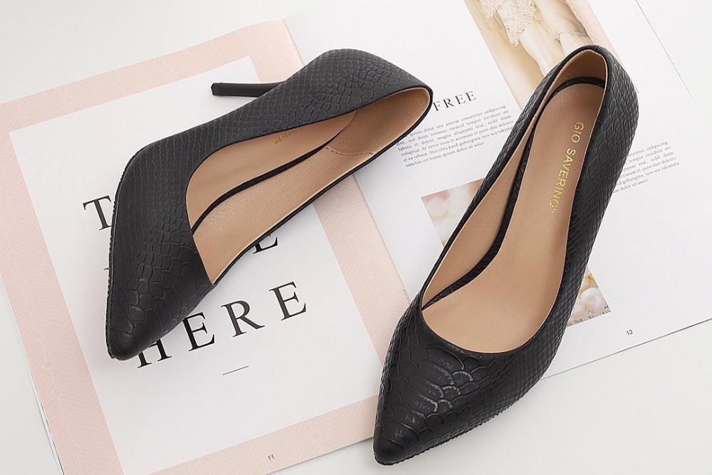 10 Rekomendasi Sepatu Pantofel Perempuan untuk Kerja, Makin Modis!