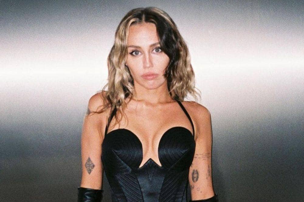 instagram.com/mileycyrus