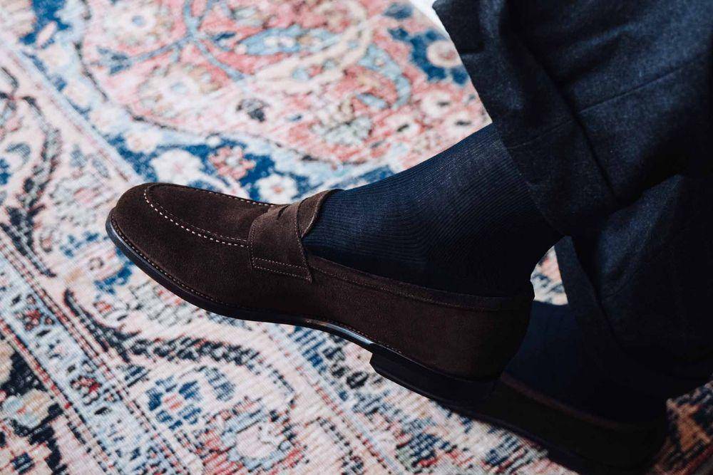 7 Rekomendasi Sepatu Loafers Laki-Laki Branded, Detailnya Keren!
