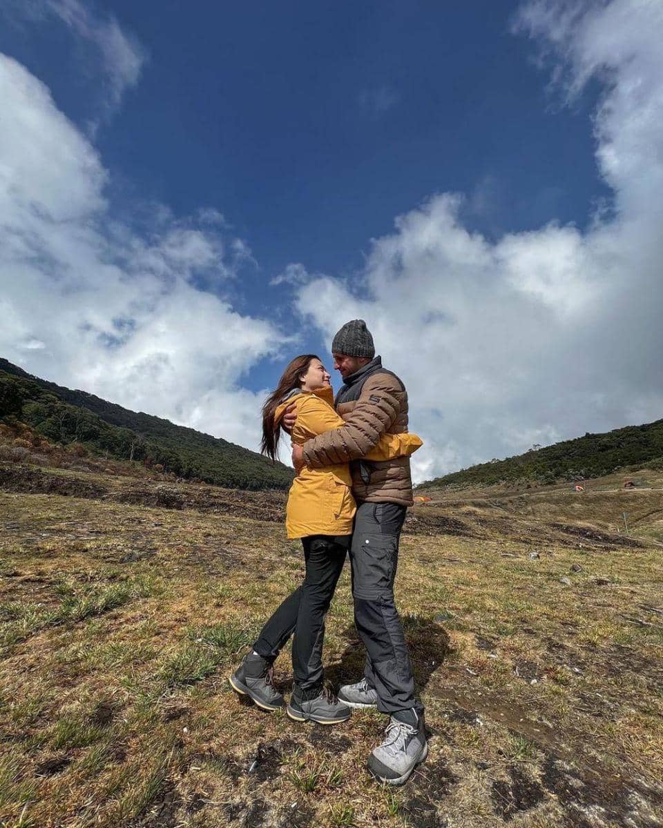 instagram.com/nathalieholscher