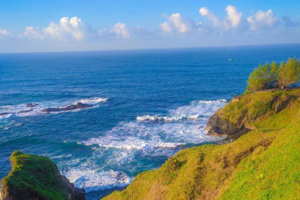Pantai Menganti Kebumen: Lokasi, Harga Tiket, dan Jam Buka