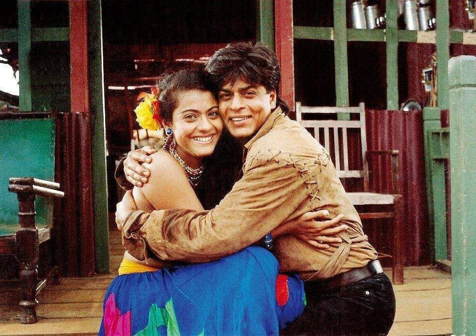 7 Film Bollywood yang Pasangkan Shah Rukh Khan & Kajol, Legendaris!
