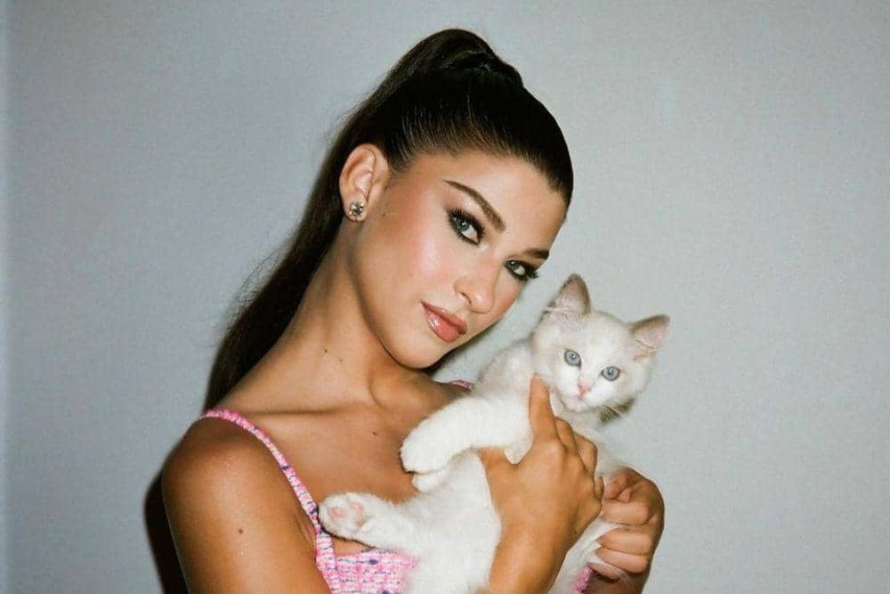 instagram.com/phoebegates