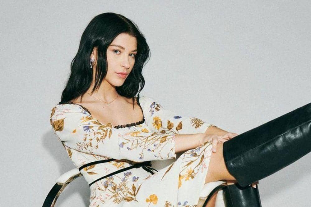 instagram.com/phoebegates