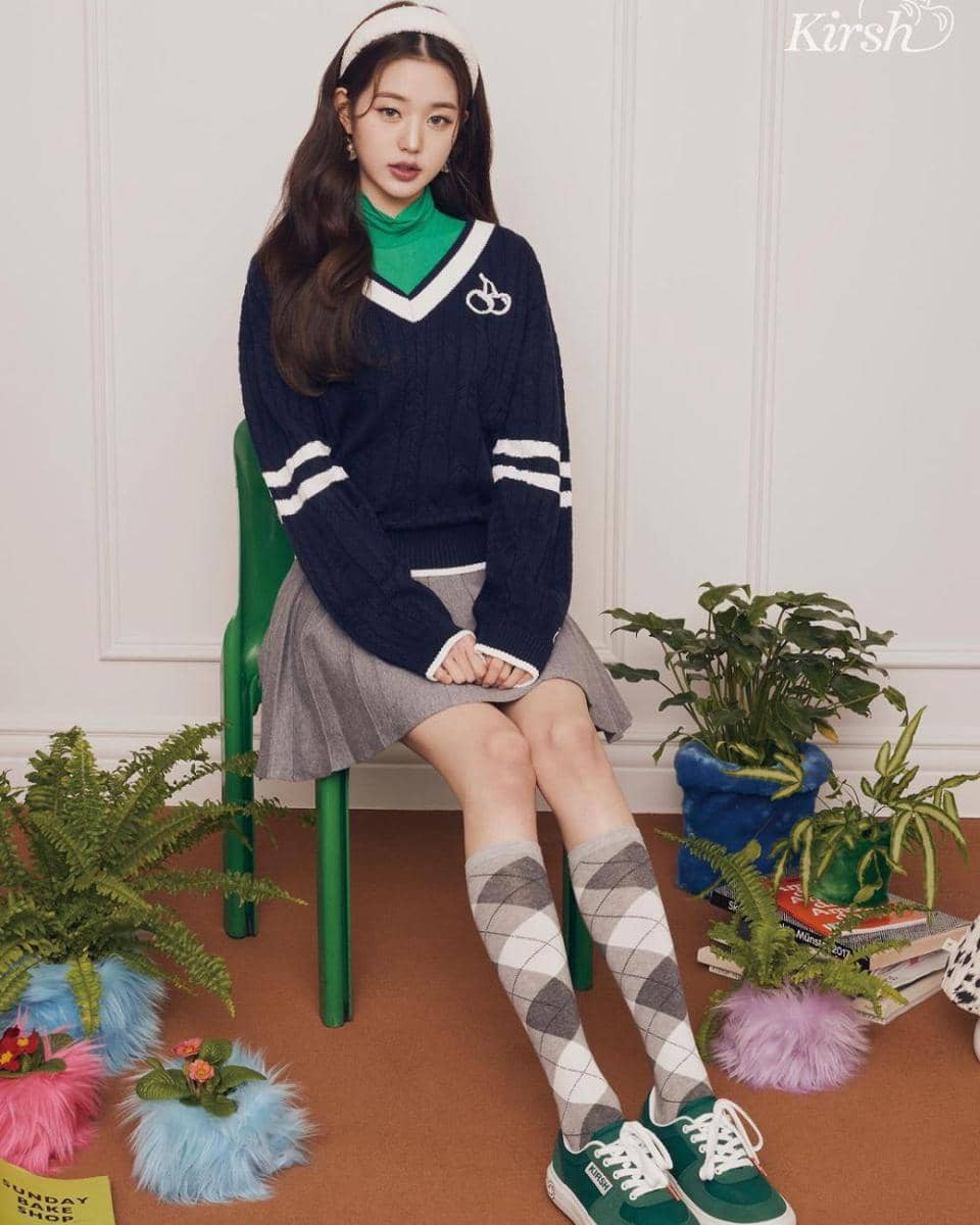 ide mix and match turtleneck ala Wonyoung IVE